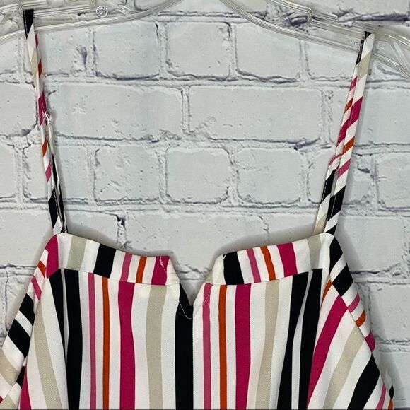 Striped Cropped Tank Top - Picture 2 of 5